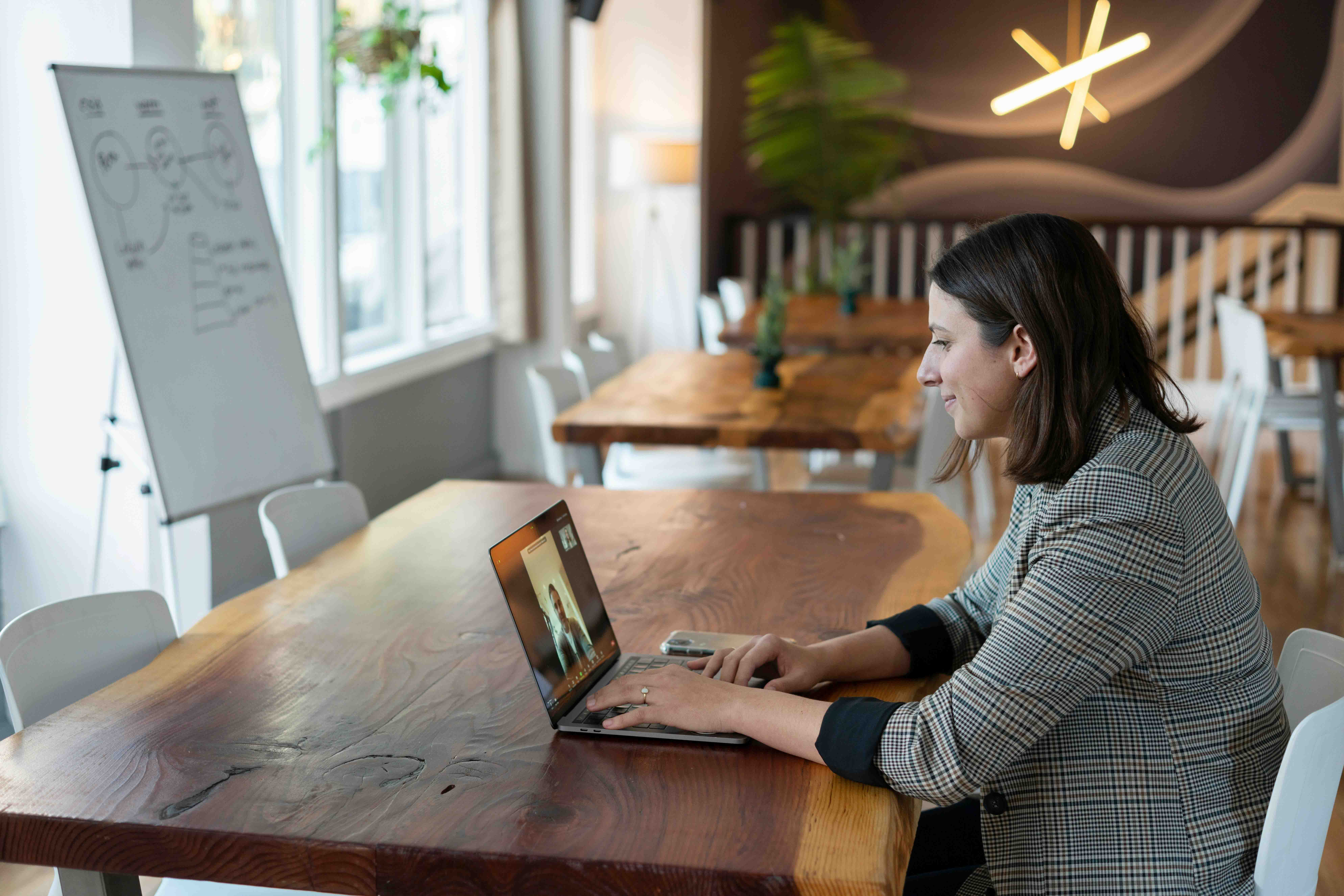 linkedin-sales-solutions-VtKoSy_XzNU-unsplash copie